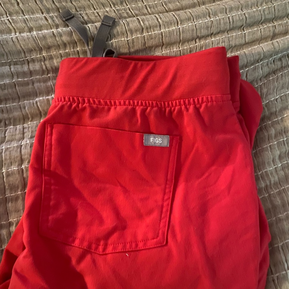 Figs medium petite Zamor jogger red